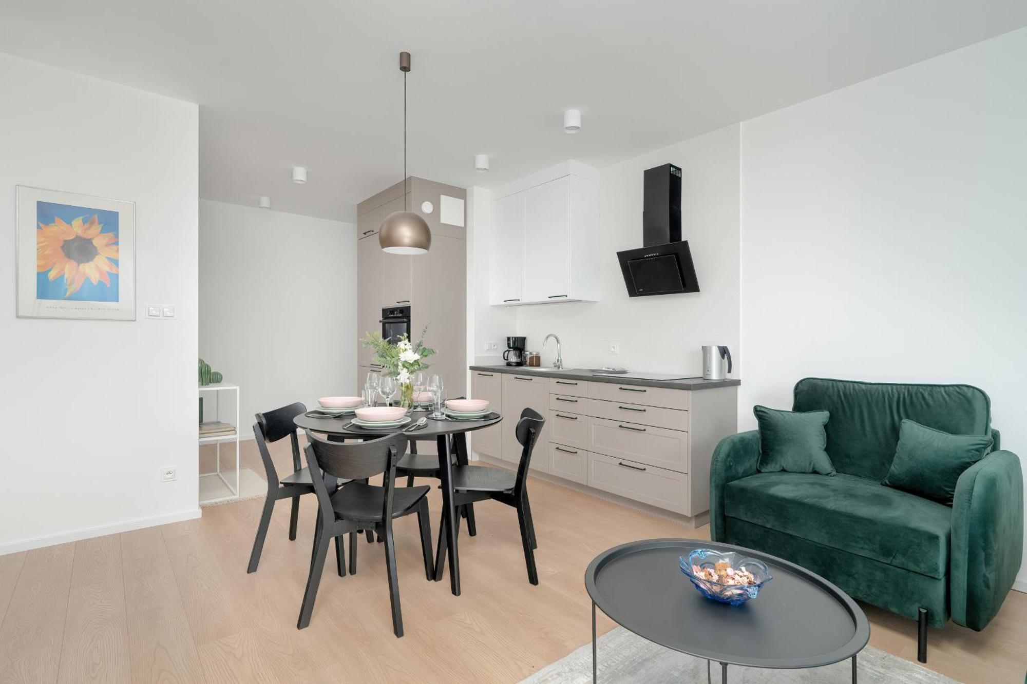 Spacious Apartment With Balcony By Rent Like Home Poznań Exterior foto