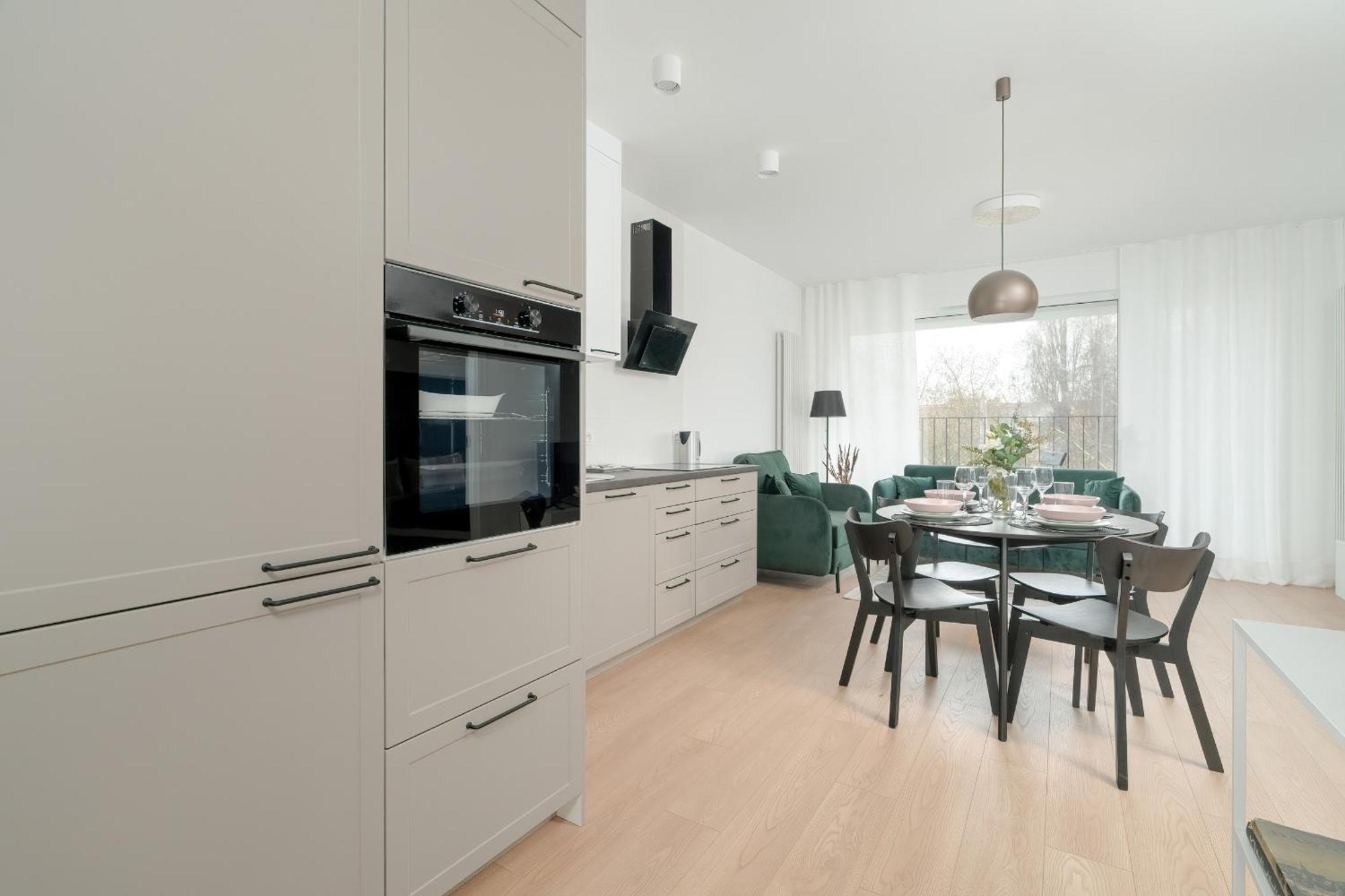 Spacious Apartment With Balcony By Rent Like Home Poznań Exterior foto